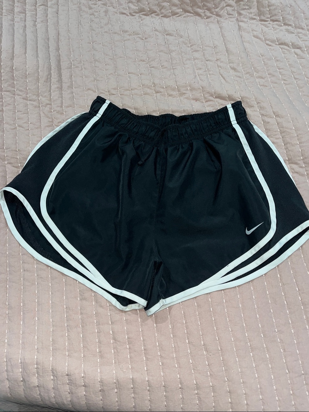 NIKE DRI-FIT WOMEN’S RUNNING/ATHLETIC SHORTS!! LIKE NEW!! SIZE MEDIUM BLACK!!